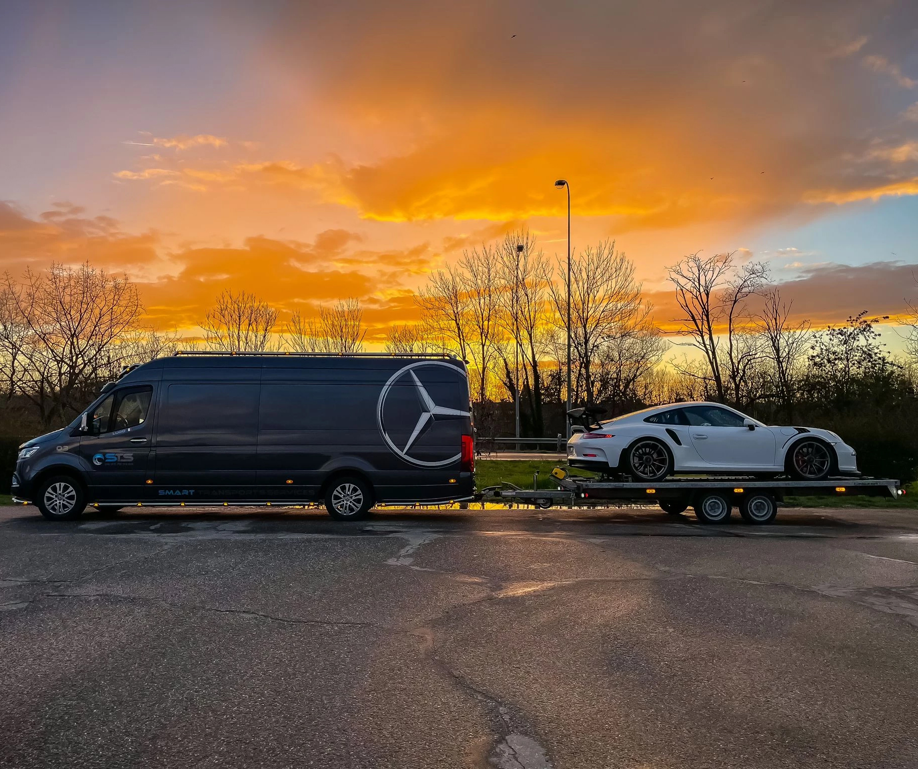 Photo d'un transport de voiture par STS